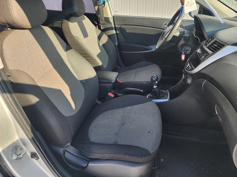 Hyundai Solaris, 2012г., передний привод, механика