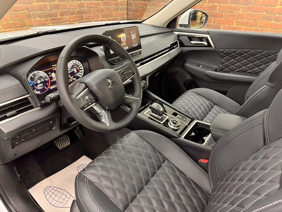 Mitsubishi Outlander, 2023г., полный привод, вариатор