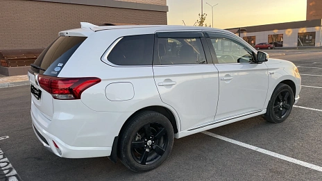 Mitsubishi Outlander, 2018г, полный привод, автомат