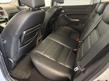 Ford Kuga, 2011г, передний привод, автомат