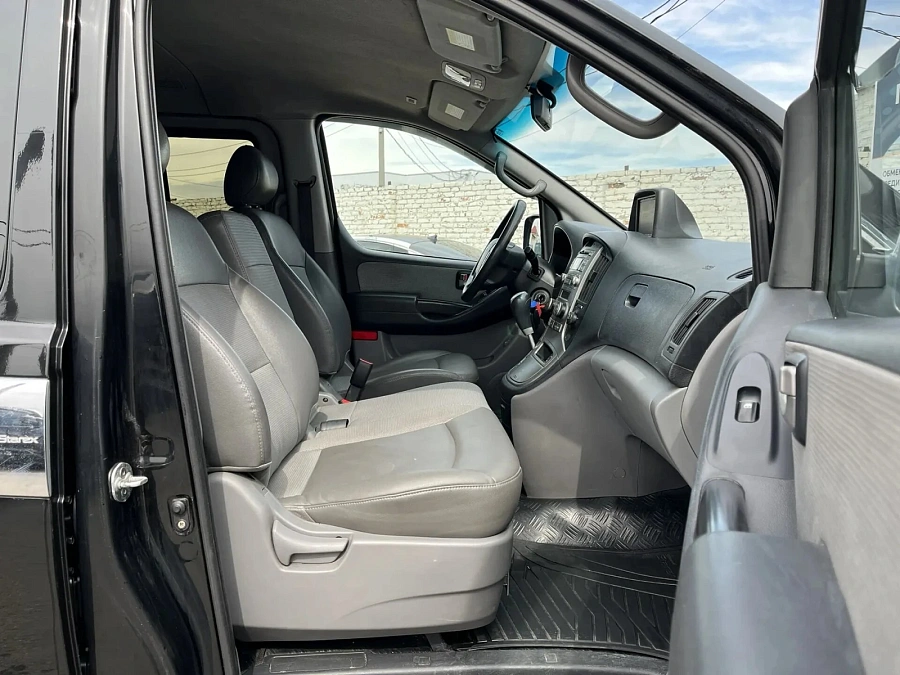 Hyundai Grand Starex, 2011г., задний привод, автомат