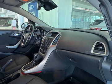 Opel Astra, 2012г, передний привод, автомат