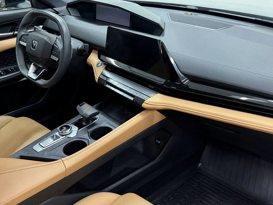 Changan UNI-V, 2023г., передний привод, робот