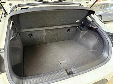 Volkswagen T-Roc, 2023г, передний привод, робот