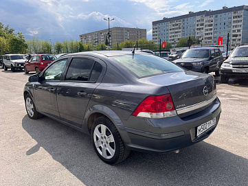 Opel Astra, 2012г, передний привод, механика