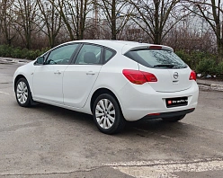 Opel Astra, 2012г, передний привод, механика