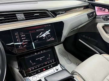 Audi e-tron, 2019г, полный привод, автомат