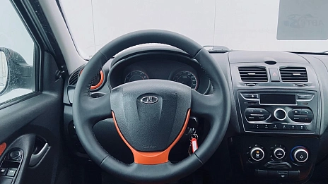 Lada (ВАЗ) , 2015г., передний привод, механика