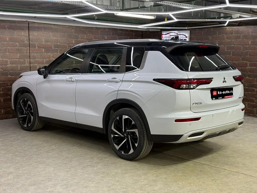 Mitsubishi Outlander, 2023г., полный привод, вариатор