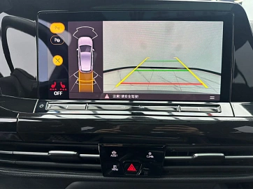 Volkswagen Golf, 2022г., передний привод, робот