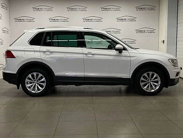 Volkswagen Tiguan, 2018г, передний привод, автомат