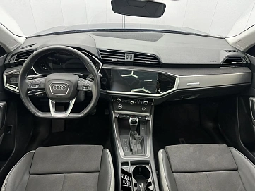 Audi Q3, 2022г, передний привод, робот