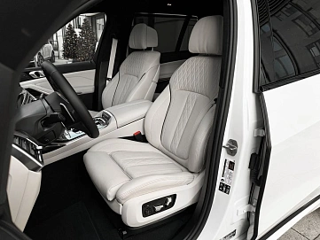 BMW X7, 2025г, полный привод, автомат