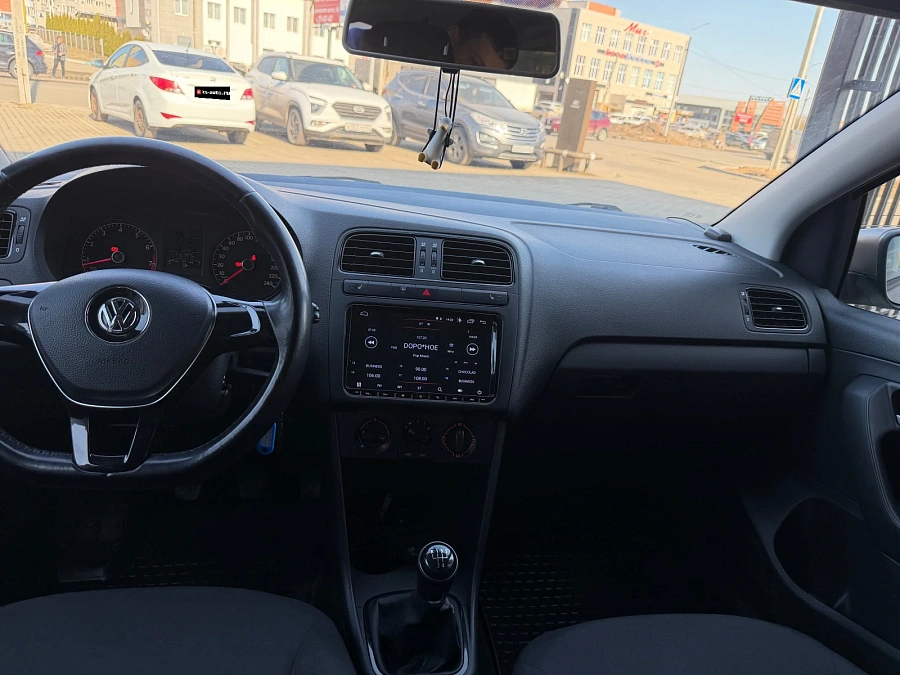 Volkswagen Polo, 2017г., передний привод, механика