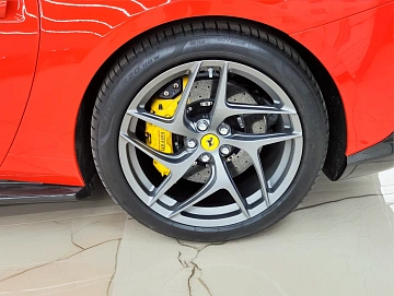 Ferrari 812, 2018г, задний привод, робот