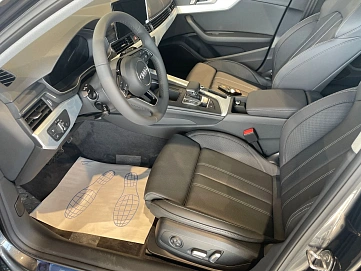 Audi A4, 2023г, передний привод, робот