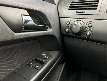 Opel Astra, 2010г, передний привод, механика