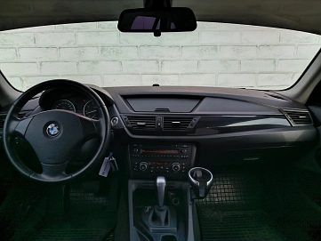 BMW X1, 2011г, задний привод, автомат