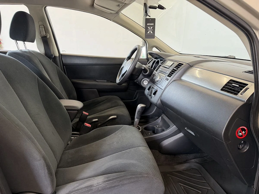 Nissan Tiida, 2012г., передний привод, автомат