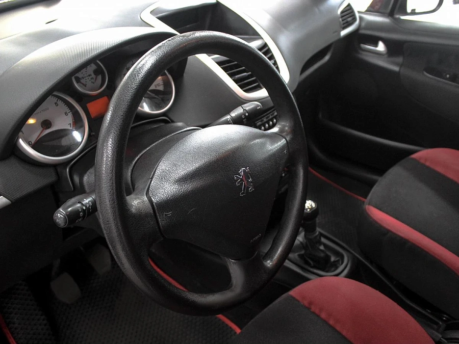 Peugeot 207, 2007г., передний привод, механика