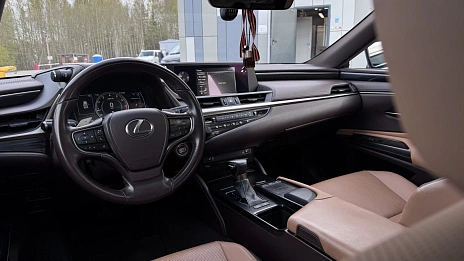 Lexus ES, 2019г, передний привод, автомат
