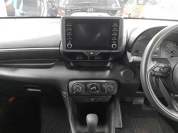 Toyota Yaris, 2022г, передний привод, вариатор
