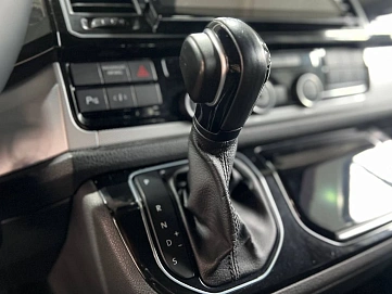 Volkswagen Multivan, 2017г, передний привод, робот