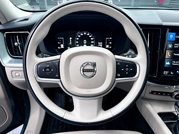Volvo XC60, 2018г, полный привод, автомат