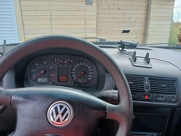 Volkswagen Golf, 1999г, передний привод, механика