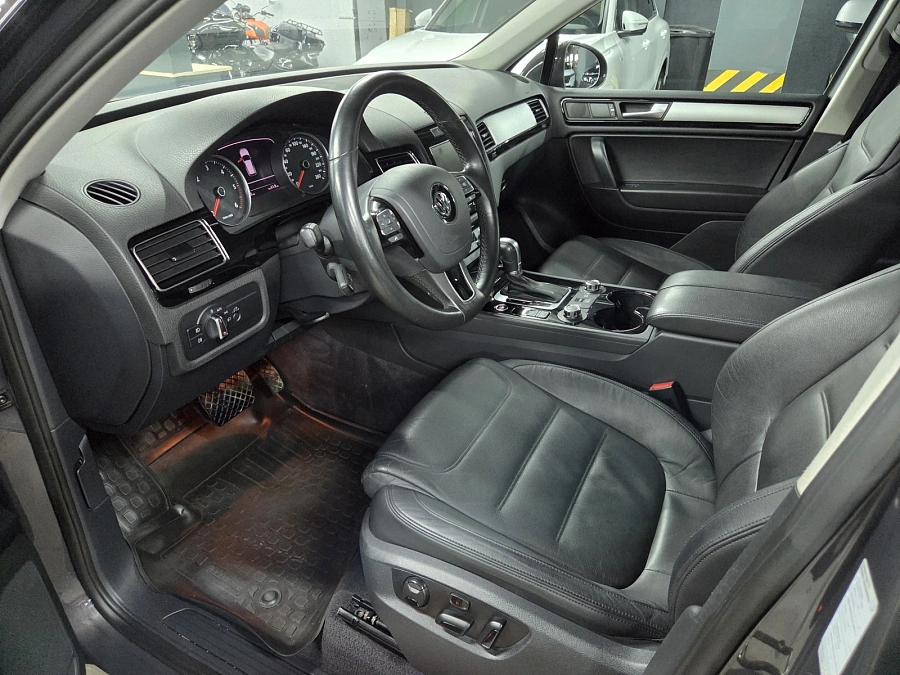 Volkswagen Touareg, 2010г., полный привод, автомат