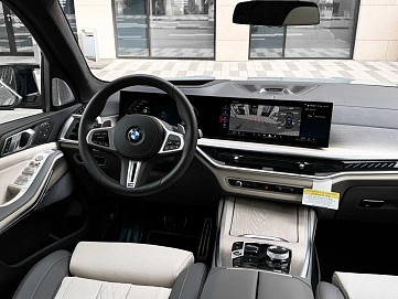 BMW X7, 2025г, полный привод, автомат