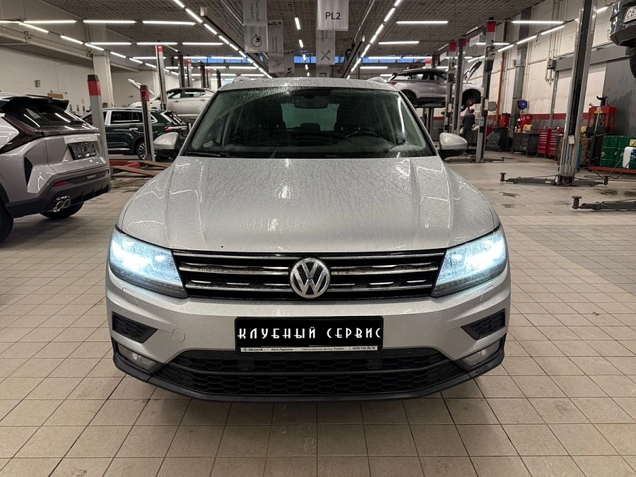 Volkswagen Tiguan, 2018г., передний привод, робот