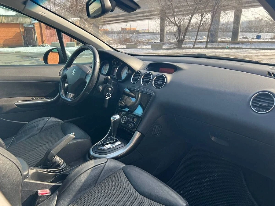Peugeot 308, 2011г., передний привод, автомат