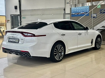 Kia Stinger, 2018г, полный привод, автомат
