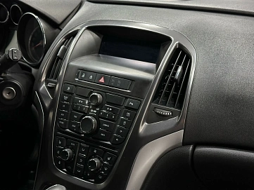 Opel Astra, 2011г, передний привод, автомат