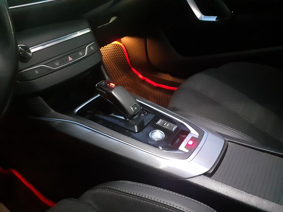 Peugeot 308, 2020г., передний привод, автомат