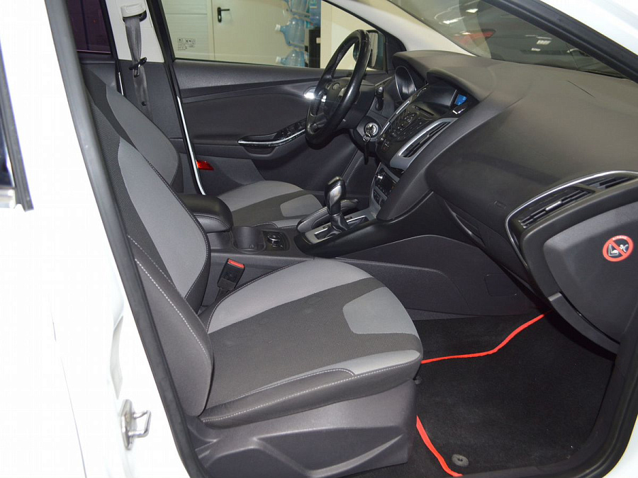Ford Focus, 2012г., передний привод, робот