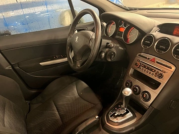 Peugeot 308, 2010г, передний привод, автомат