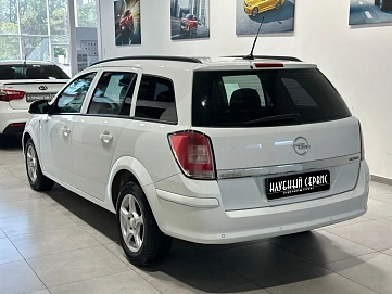 Opel Astra, 2009г, передний привод, механика