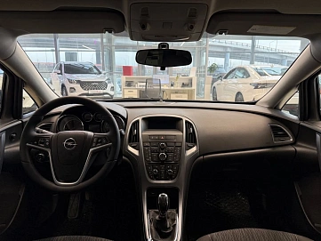 Opel Astra, 2014г, передний привод, механика