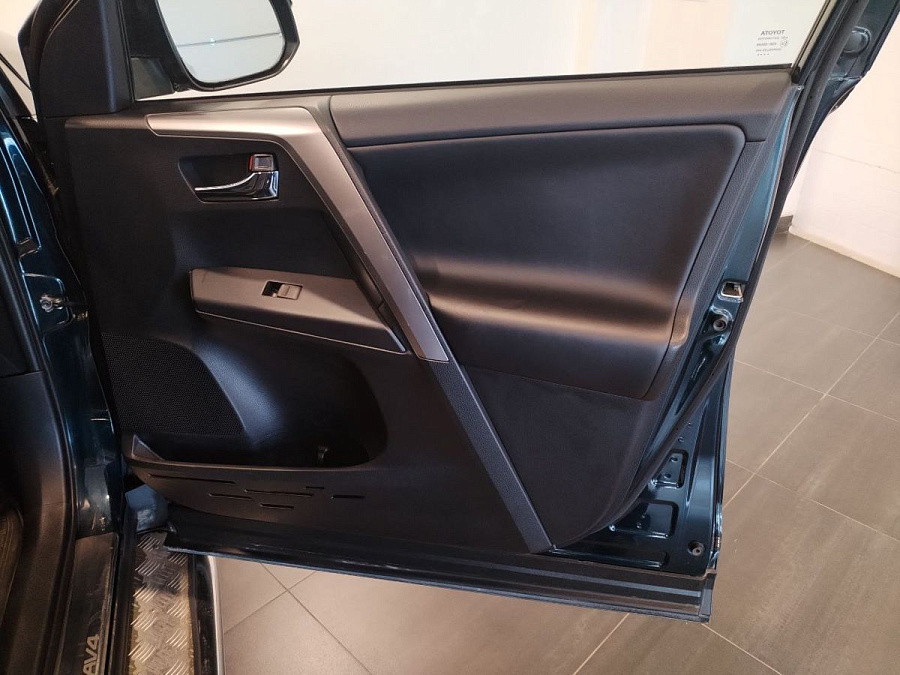 Toyota , 2019г., передний привод, автомат