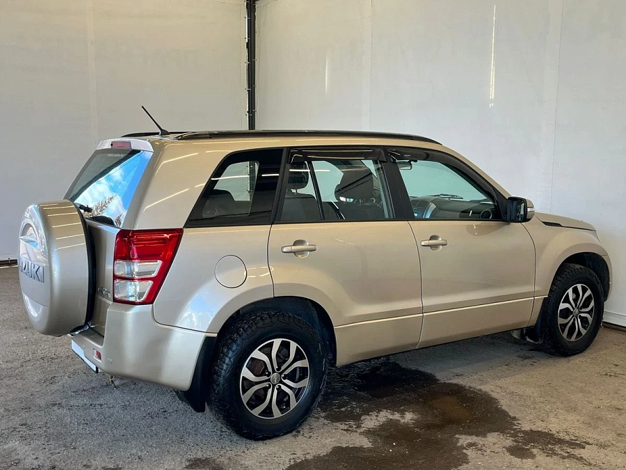 Suzuki Grand Vitara, 2011г., полный привод, механика