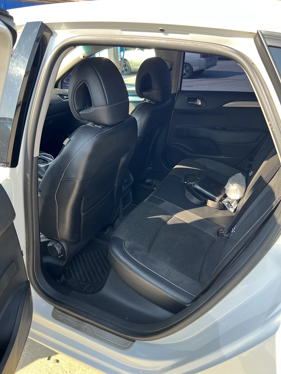 Citroen C4, 2012г., передний привод, автомат