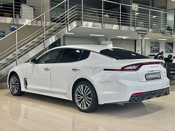 Kia Stinger, 2018г, полный привод, автомат