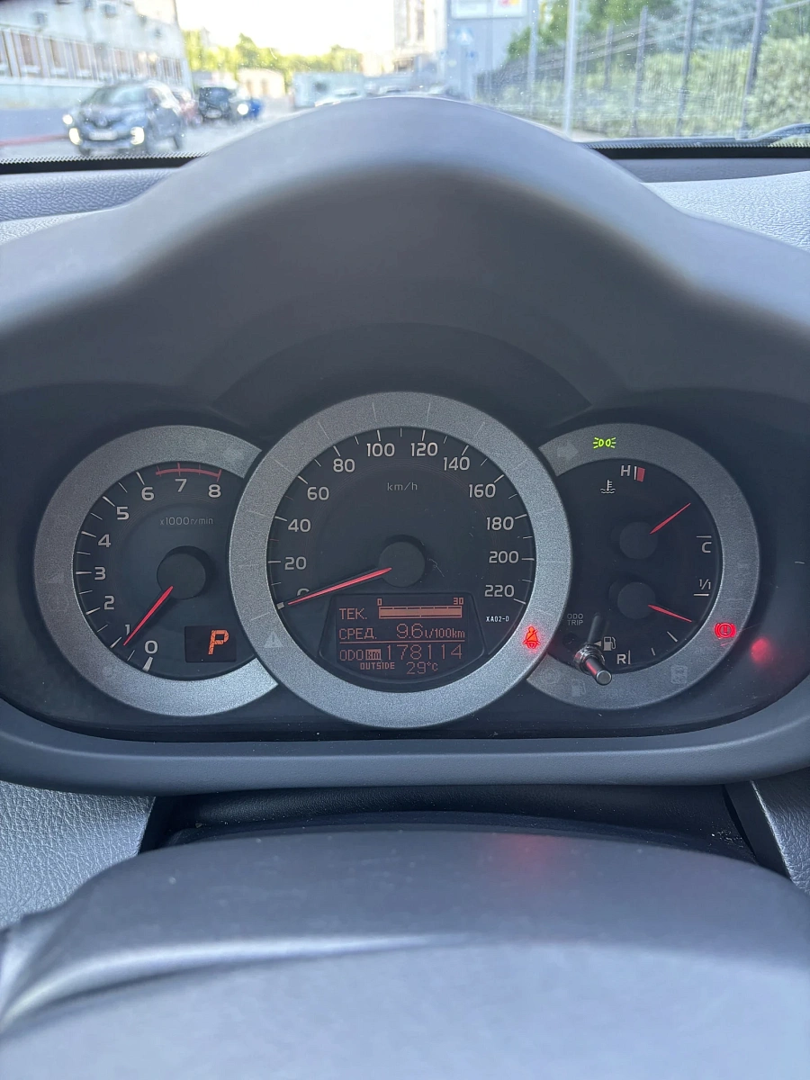 Toyota RAV4, 2012г., полный привод, вариатор