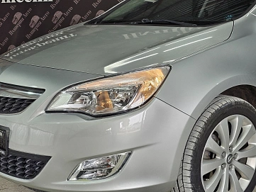 Opel Astra, 2010г, передний привод, механика