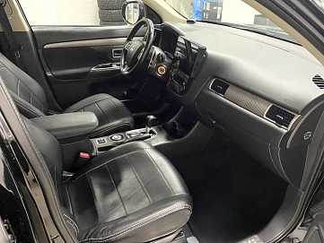 Mitsubishi Outlander, 2013г, передний привод, вариатор