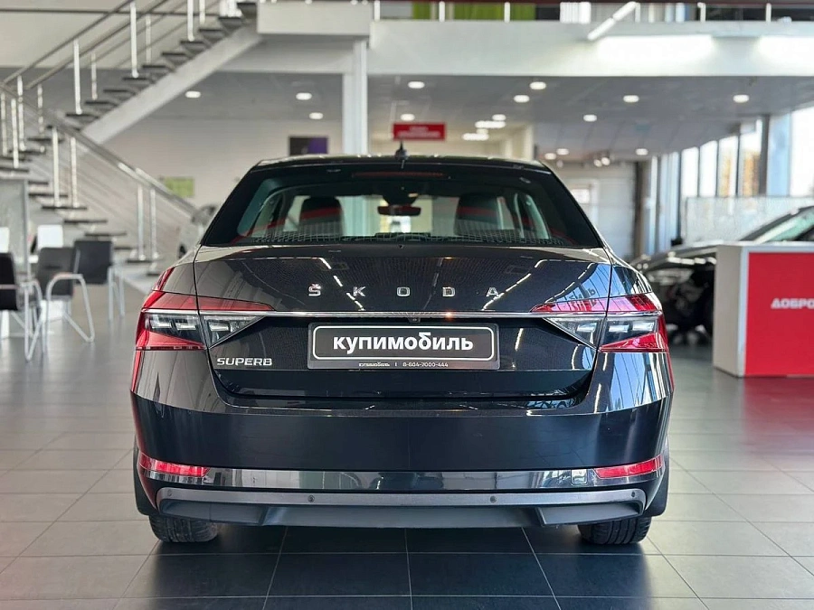 Skoda Superb, 2020г., передний привод, робот