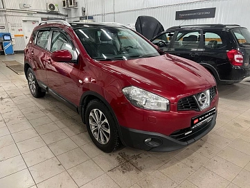 Nissan Qashqai, 2011г, полный привод, вариатор