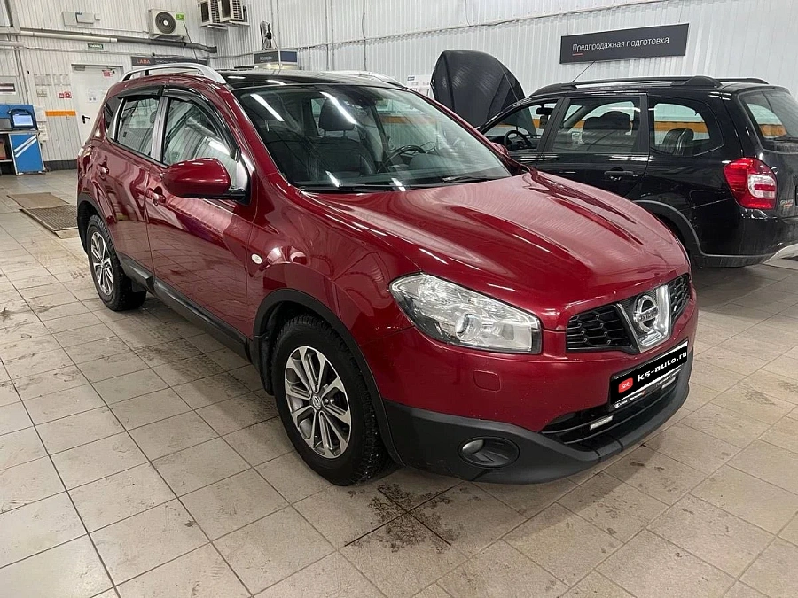Nissan Qashqai, 2011г., полный привод, вариатор